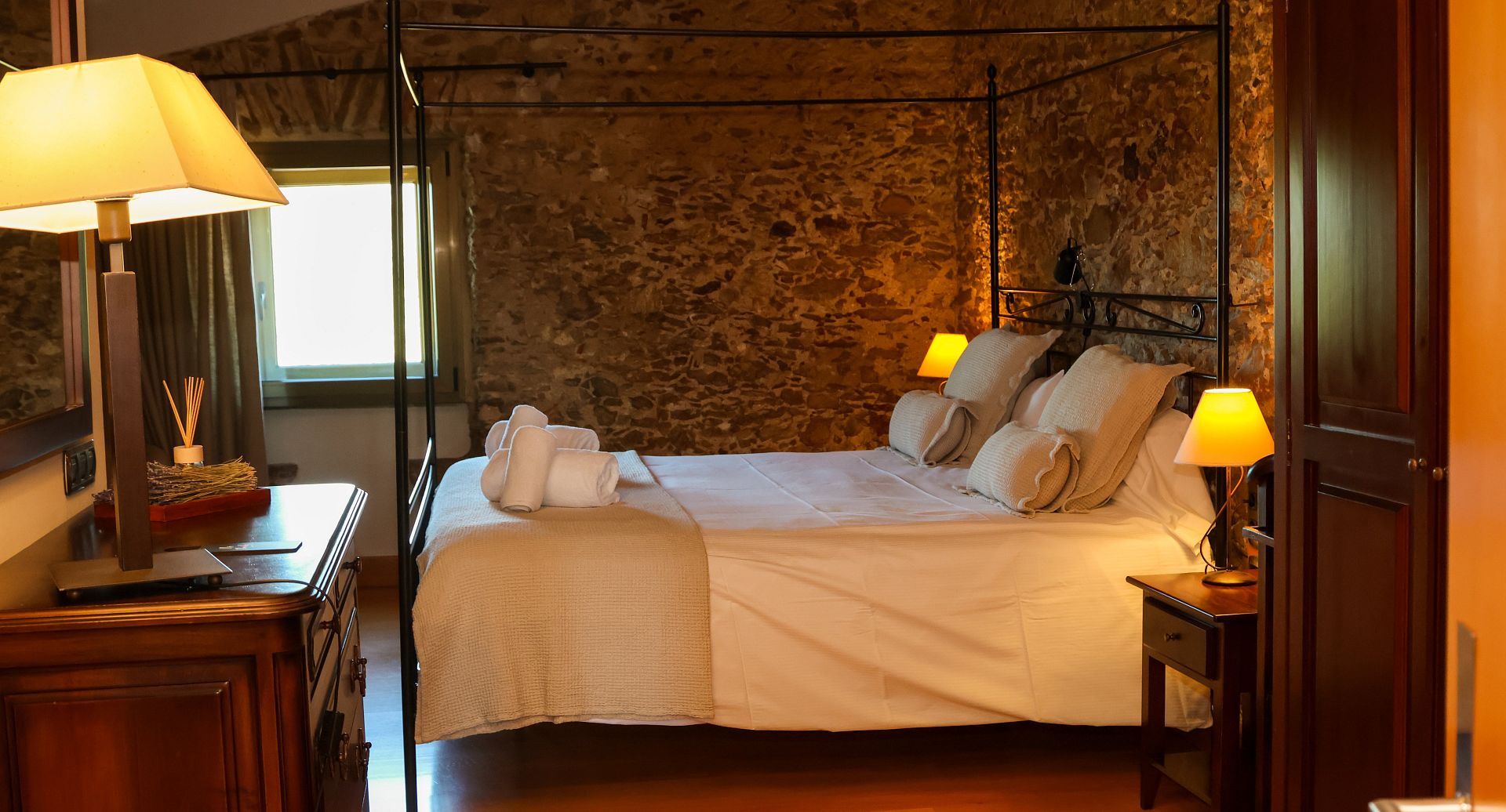 Rooms at Hotel Mas Roig