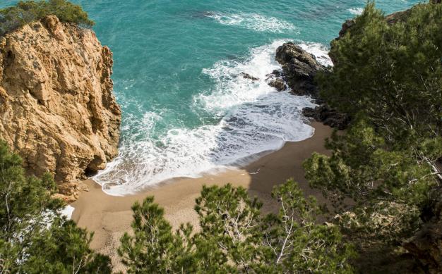 Caminos de ronda, playas y calas